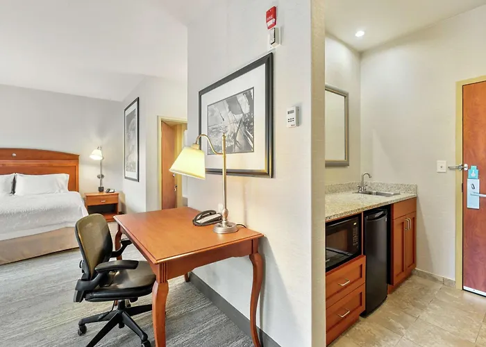 Hampton Inn & Suites Mystic