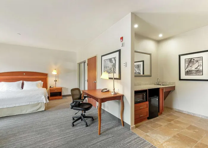 Hampton Inn & Suites Mystic